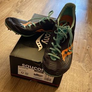 Men’s Saucony Ballista MD track sprinting spikes. Size 8 black and cool green